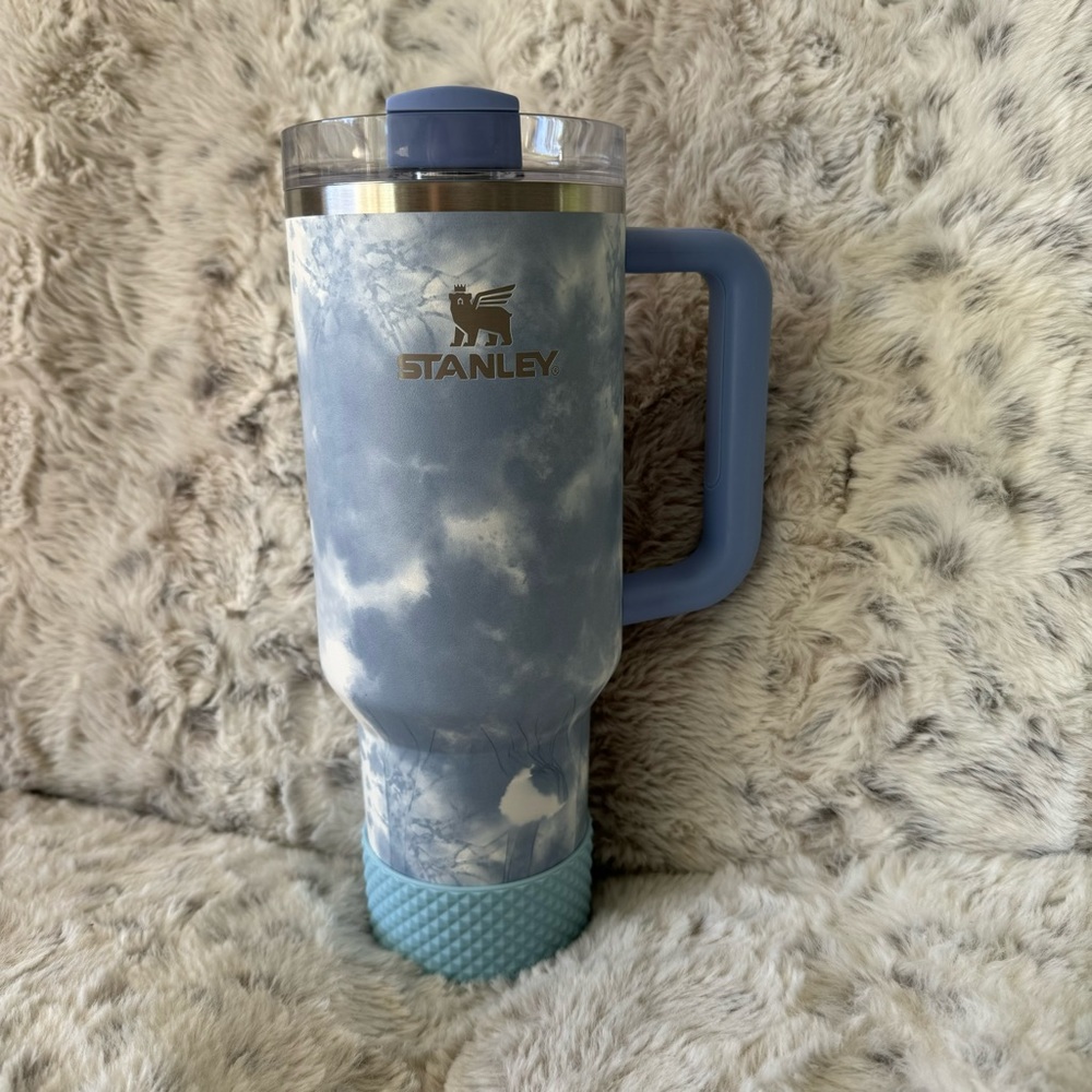 Stanley x Target Limited Edition Ocean Tie Dye Cloud H2.0 Quencher Tumbler 🩵☁️